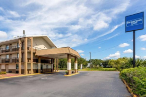 Гостиница Rodeway Inn Tampa Fairgrounds-Casino  Тампа